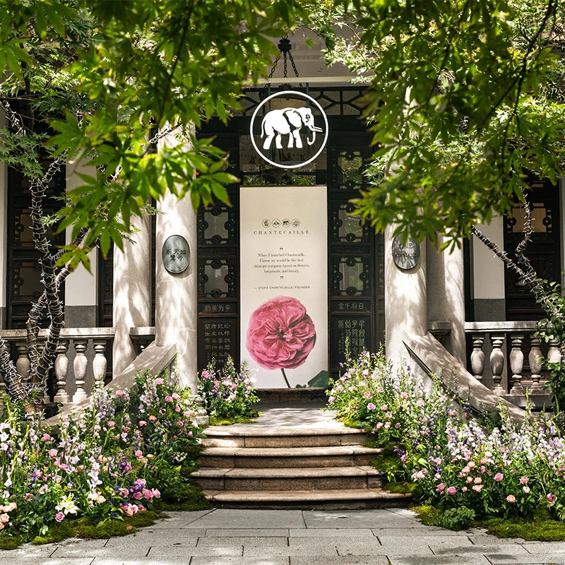 On the picture, there is the entrance to the Chantecaille store, surrounded by greenery and flowers. (photo)