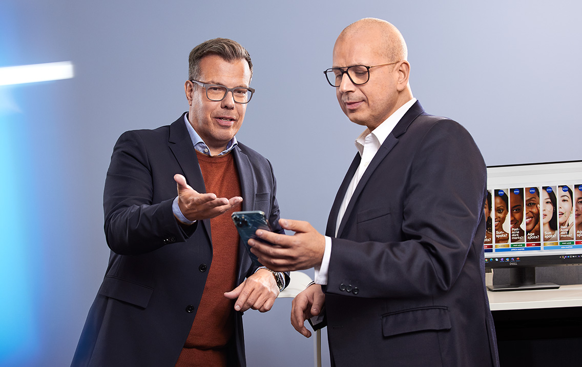 Thorsten Schapmann, Global Media Director (links) und Axel Adida, Chief Digital Officer (Foto)